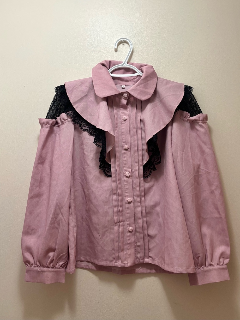 Kitty Bxllet Ryousangata Jirai Kei pink blouse rose buttons black lace ruffle